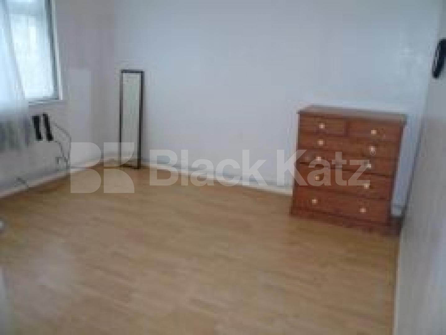 			VIEWINGS HIGHLY RECOMMENDED!!!, 2 Bedroom, 1 bath, 1 reception Flat			 Newnham road, WOOD GREEN N22